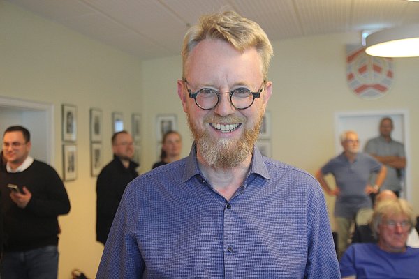 UWG-Bürgermeisterkandidat Ralf Kinnius zeigt sich mit dem Ergebnis seiner Partei in Spenge zufrieden. - © Jan-Henrik Gerdener