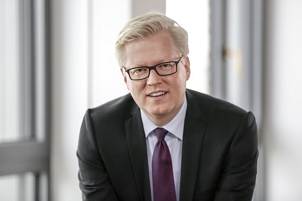 Der frühere Radeberger-Chef Niels Lorenz kehrt in die operative Führung der Oetker-Holding zurück. - © Thomas Fedra