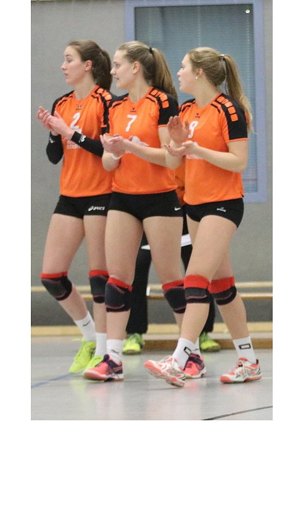 Im Gleichschritt in Richtung Oberliga: Die Paderbornerinnen (v.l.) Carina Ahlers, Kim Sophie Derksen, Maja Pollkläsener. - © Jochem Schulze