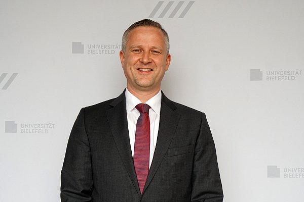 Bernd Bittersohl hat im April die Professur für Orthopädie am Klinikum OWL übernommen. - © Universität Bielefeld
