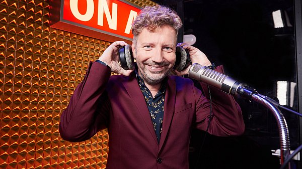 Thorsten Schorn kommentiert den ESC 2024. - © obs