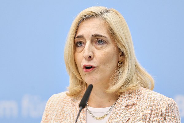 Bundesgesundheitsministerin Nina Warken (CDU) will höhere Beitragskosten verhinden. - © picture alliance / dts-Agentur