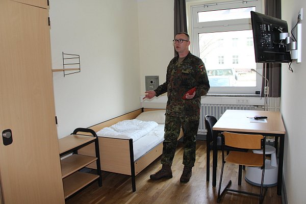 Die neuen Unterkünfte: Für die Soldaten sind Einzelstuben mit eigener Nasszelle vorgesehen. - © Amina Vieth