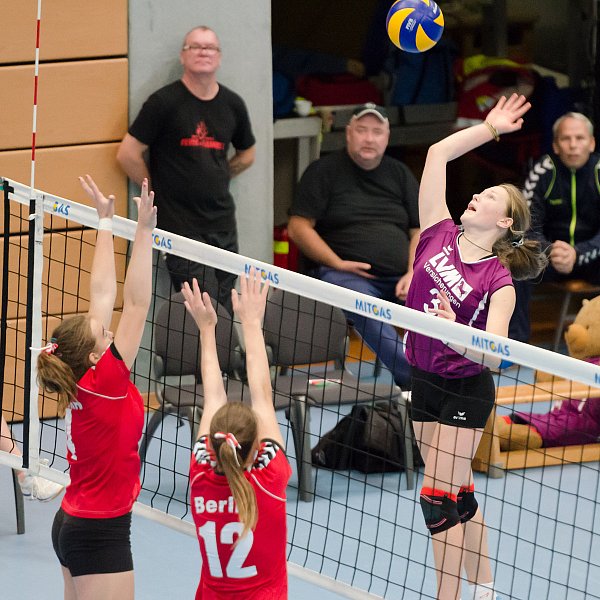 Hier ist Marianna Sharafutdinova (r.) beim Bundespokal-Nord im Trikot der NRW-Auswahl in Aktion. Dort gewann sie mit ihrem Team Silber. - © Foto: Danny Pockrandt