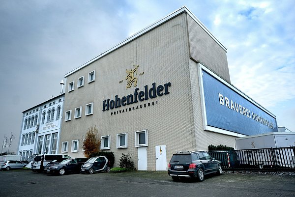 Seit 2020 präsentliert sich die Hohenfelder Privatbrauerei in neuem Look. - © Andreas Frücht