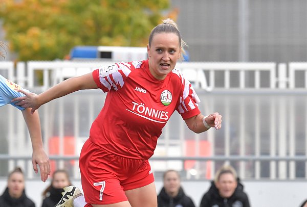 Melanie Schuster brachte den FSV Gütersloh in Freiburg mit 1:0 in Führung. - © sport/presse/foto Dünhölter