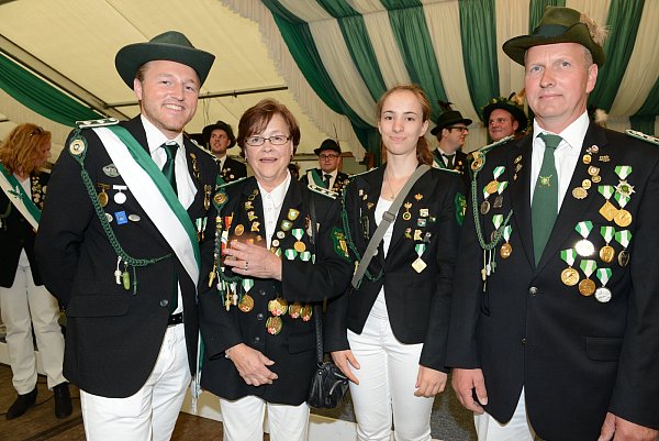 Die erfolgreichen Schützen: Alexander Nolting (v.l.), Renate Westhoff, Aileen Kahlert und Norbert Becker.|| - © Markus Schumacher