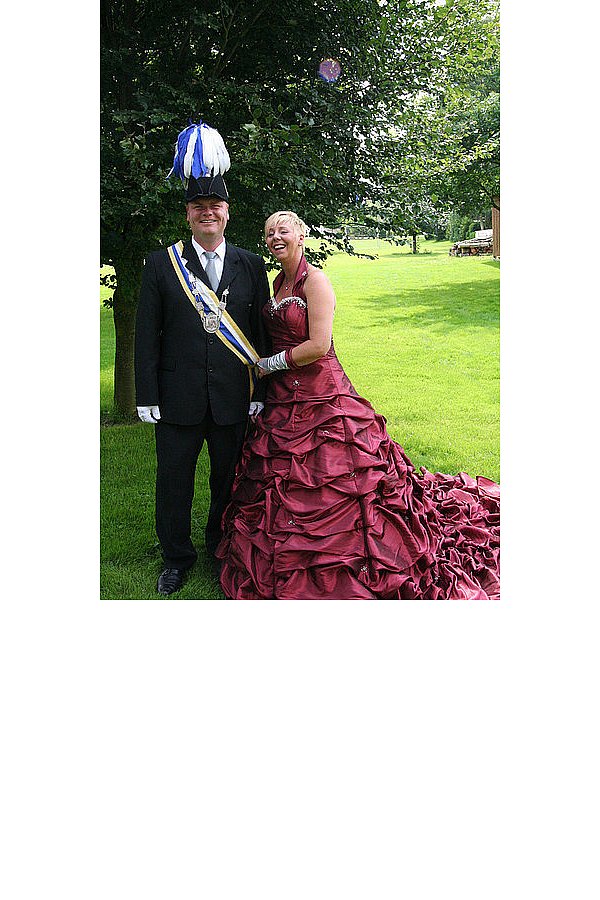 Mario und Claudia Flora regieren das Schützenvolk in Calenberg. - © Foto: Johannes Ahlemeyer