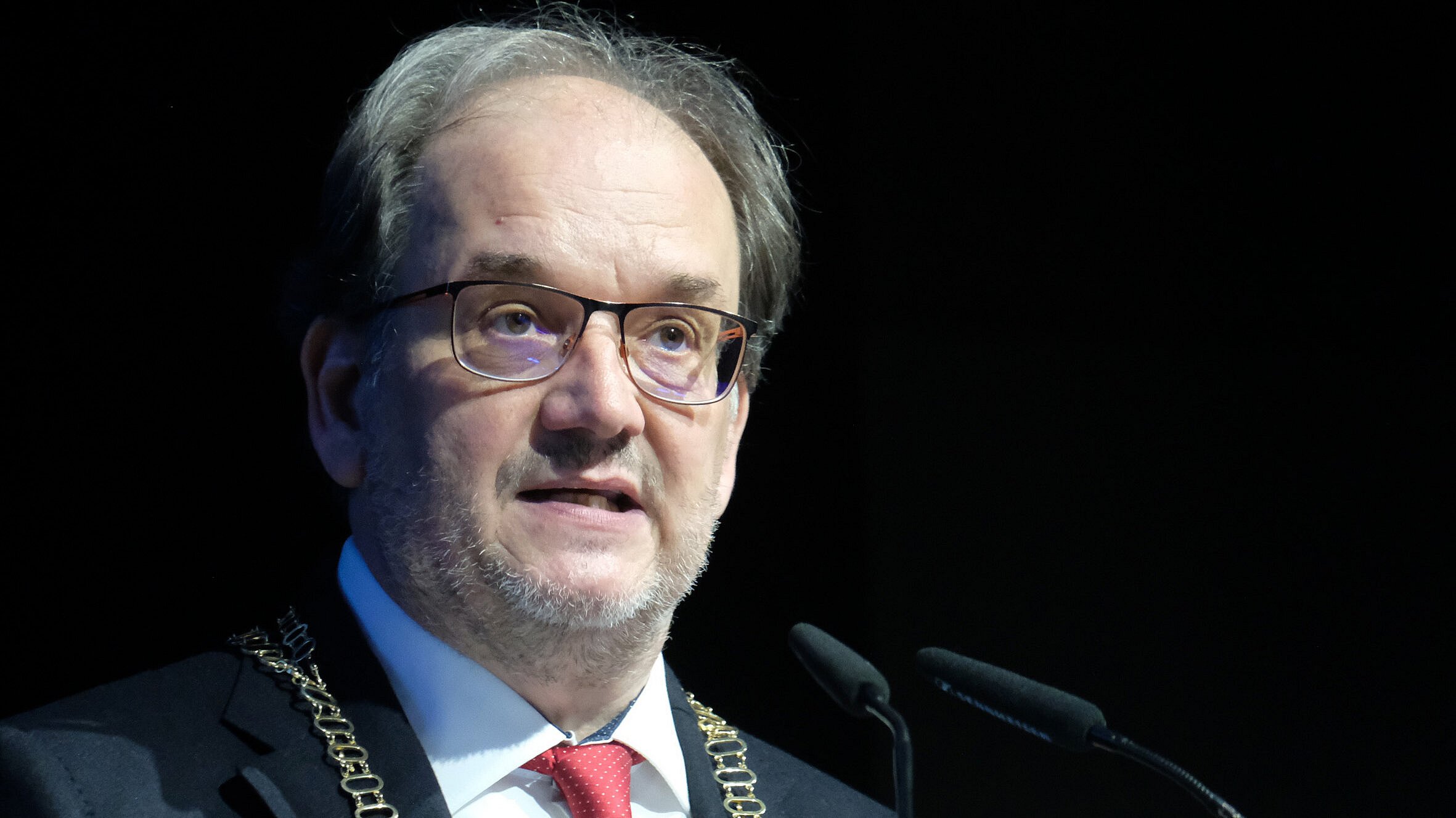 Güterslohs Bürgermeister Trepper will Fachbereich übernehmen - Dezernent warnt massiv