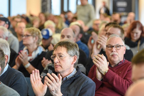Die Mitglieder hatten viele Fragen an die Vereinsführung. - © Christian Weische
