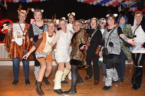 Tausende Menschen feiern jedes Jahr Karneval in Höxters Ortschaft Ovenhausen. - © Thomas Kube