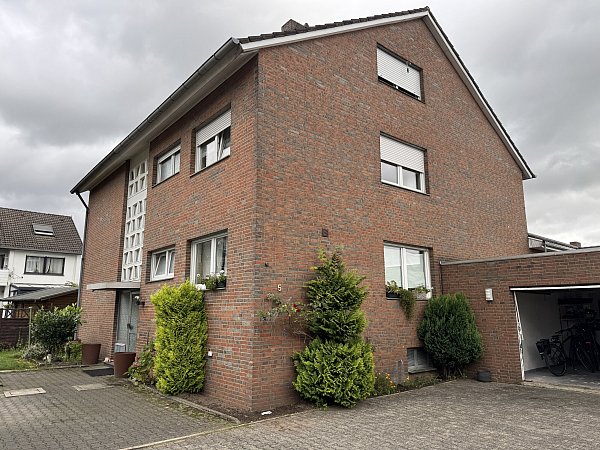 Mord in Verl: In diesem Haus an der Verler Humboldtstraße sind die Leichenteile in der Kühltruhe eines 40-jährigen Mannes gefunden worden. - © Wolfgang Wotke