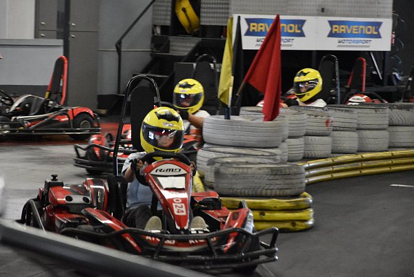 Wer mehr Action mag, kann auf der Kartbahn in Werther schnelle Runden drehen. - © Birgit Nolte