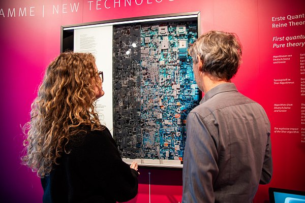 Ein Wimmelbild verdeutlicht die Suchfunktion quantenbasierter Computer - © Sergei Magel