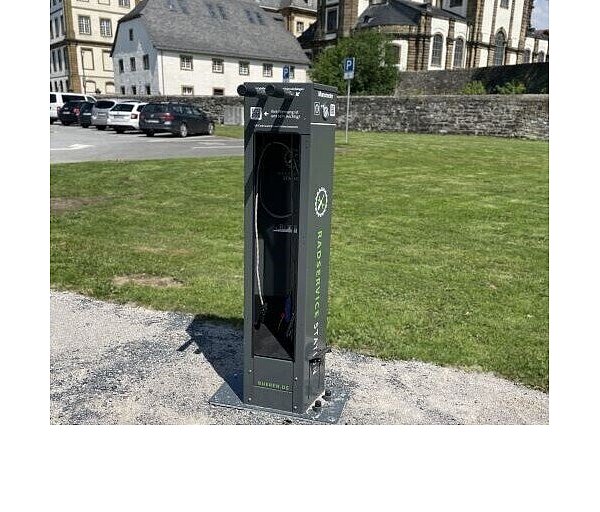 Die Radservicestation in den Almeauen ist bei Radfahrern beliebt. Sie wurde aber bereits zum dritten Mal beschädigt. - © Stadt Büren