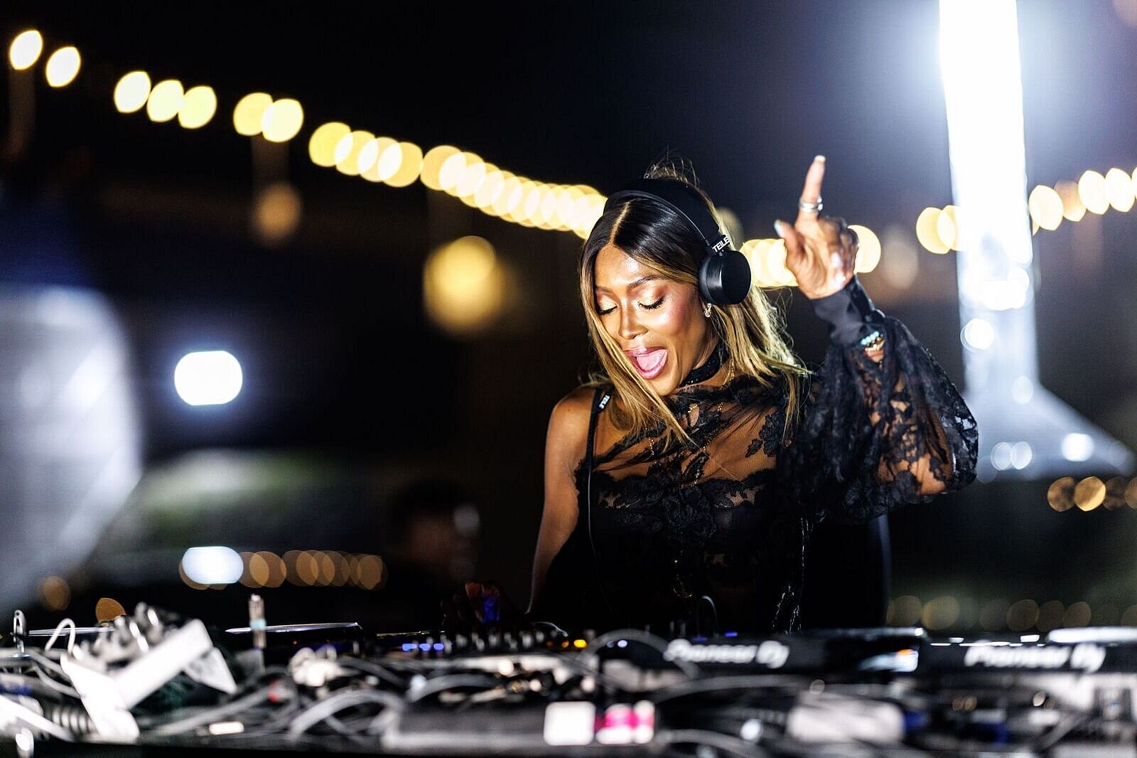 Supermodel Naomi Campbell gibt ihr Debüt als DJane