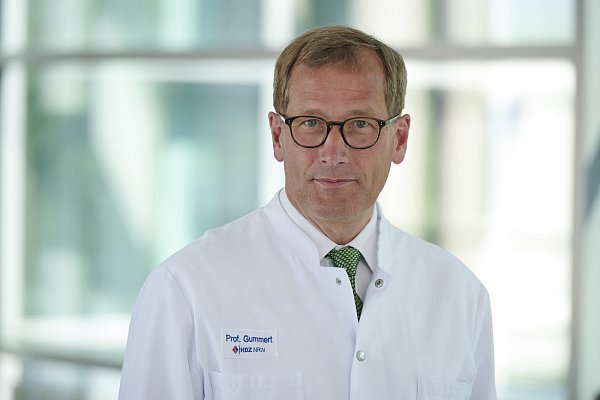 Prof. Dr. Jan Gummert, Ärztlicher Direktor und Direktor der Klinik für Thorax- und 

Kardiovaskularchirurgie am HDZ NRW, Bad Oeynhausen (Foto: Marcel Mompour). - © Marcel Mompour