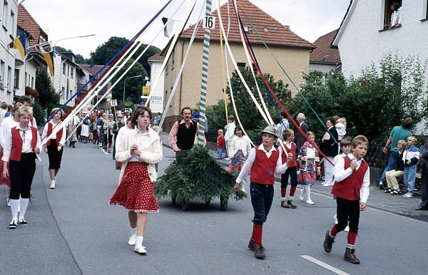 Bei der 775-Jahr-Feier Altenbekens war auch der Eggegebirgsverein beim Umzug dabei. - © H.-J. Schäfers