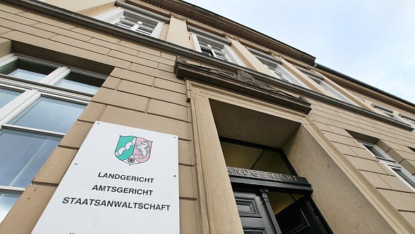Das Detmolder Landgericht fällt 2005 das Urteil - auch wenn alle Suchaktionen nach Bianca F. erfolglos blieben. - © Bernhard Preuß