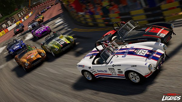 Die Verfolger fahren dicht auf dicht. Und kommt man ihnen selbst zu nah, schalten sie um auf "Nemesis". - © EA Games