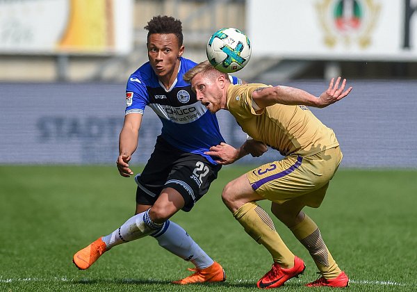 Finanziell ein Gewinn: Roberto Massimo (l.) spielte kaum. Der VfB überwies aber 2,5 Millionen für das DSC-Eigengewächs. Foto: Weische - © Christian Weische