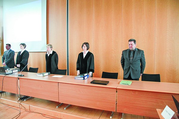 Das Gericht: Gerd Plöger (von links), Sabine Tegethoff-Drabe, Anke Grudda, Sylvia Suermann und Patrick Roth. Die Richter sind an ihren Roben zu erkennen. - © Foto: Bernhard Preuss