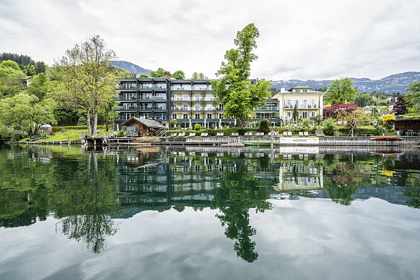 Hier übernachten die Gewinner: Das Vier-Sterne-Hotel Villa Postillion liegt direkt am See. - © Gert Perauer