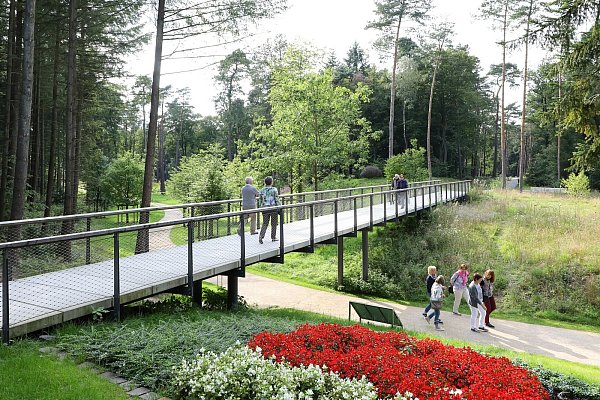 Erlebbare Natur: Das Dunental mit der Dunenbrücke auf dem Gartenschaugelände. - © Dietmar Flach