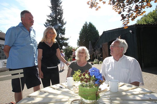 Löhner unter sich: Ralf und Nicole Windmann (v. l.) treffen in Herford Gabi und Uwe Fischer. - © Peter Steinert