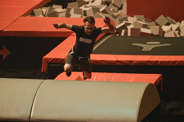 Vor den Parcours durfte Gedigk vor der Show einen Blick werfen und hatte sofort "jede Menge Respekt". - © DPA