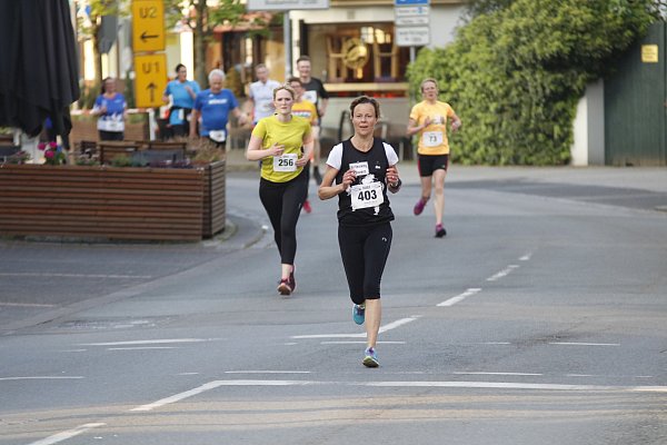 Schnell unterwegs: Alexandra Berenbrinker gewann die 5 Km. - © Jochem Schulze
