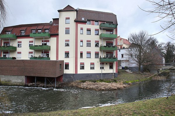 Nah am Wasser: 1979 wurde das Gebäude der Mühle zu Wohnungen und einem Restaurant umgebaut. - © Frank-Michael Kiel-Steinkamp