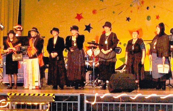 In der Stadthalle: Die Alte Garde bietet jedes Jahr ein abwechslungsreiches Programm. - © Privat