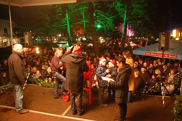 Attraktive Preise: Die Verlosung gehört auch diesmal wieder zu den Attraktionen des Weihnachtsmarktes. NW-Archivfoto: Klaus Frensing - © Klaus Frensing