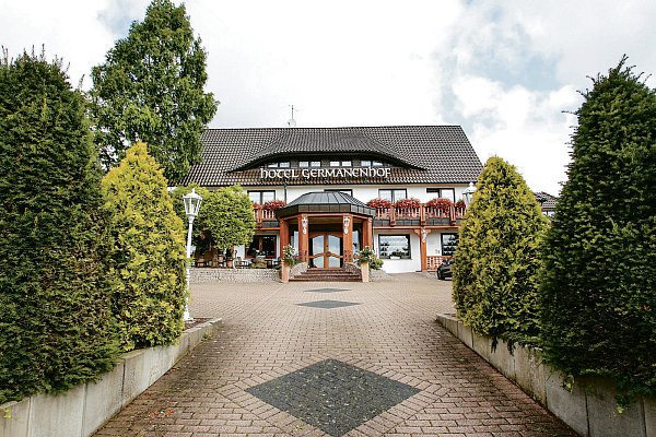 Mit Charme: Der Germanenhof in Steinheim-Sandebeck. - © Tobias Schreiner