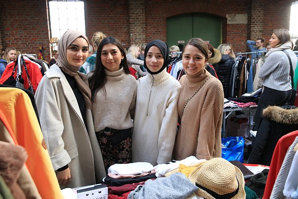 Mädelsflohmarkt Weiberkram Herford, Rumeysa, Tugba, Hüma und Merve - © Julia Lichtnecker