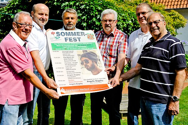 Ein Bild aus besseren Tagen: Wie sich zeigte, sollte das Sommerfest im vorigen Jahr die letzte Veranstaltung des Verkehrsvereins werden. Nachdem Jürgen Knobloch (2.v.l.) nicht mehr für den Vorsitz kandidierte, fehlte die Zukunftsperspektive auch für die Frühjahrs-Gewerbeschau. - © ARCHIVFOTO: RALF BITTNER