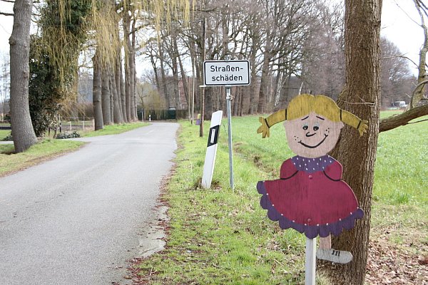 In dem Gebiet nördlich der Autobahn 2 wohnen einige Familien mit Kindern. Auch deren Zukunft haben die Mitglieder der Interessengemeinschaft "100ha" im Auge, wenn sie gegen die Darstellung eines Interkommunalen Gewerbegebiets zwischen Isselhorster und Bielefelder Straße im neuen Regionalplan protestieren. - © Andreas Berenbrinker