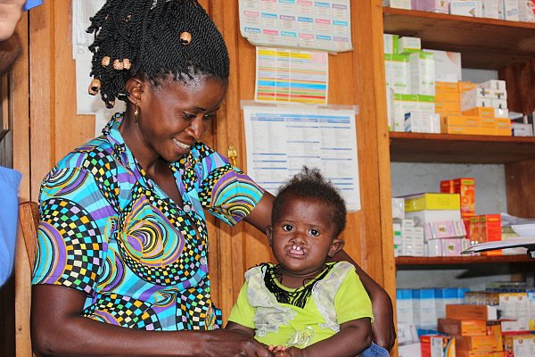 Lächeln II: Eltern sind glücklich über Untersuchungen und OPs. - © Privat/Hammer Forum