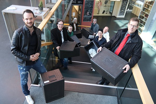 Einander helfen trotz Abstand: Adrian Möller (v.l.), Bodo Ries, Ludger Dwertmann-Soth, Barbara Geisler-Hadler, Bettina Schelkle, Marc Höhne, Birgit Nolte-Kristen, Richard Knoke. - © Alexandra Golfinger
