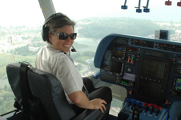 Pilotin Kate Board steuerte das gigantische Luftschiff  über den Kreis Gütersloh. - © Jürgen Schelling