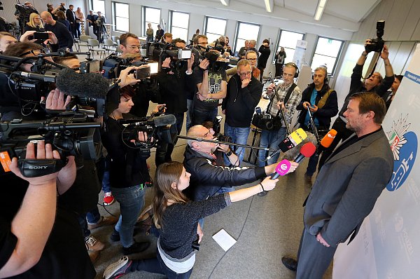Der Paderborner Oberstaatsanwalt Ralf Meyer steht während einer Pressekonferenz zum "Horrorhaus" Rede und Antwort. Das Medieninteresse ist enorm.  - © Archivfoto: Wolfgang Rudolf