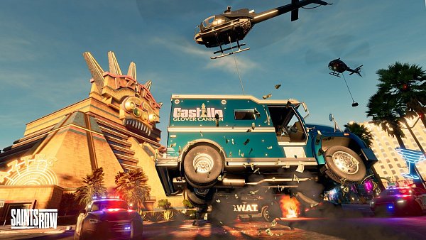 Mit dem Magnethaken haben wir Langfinger-Gauner eine hervorragende Möglichkeit, um uns aus dem dichten Straßenverkehr die wahren Goldstücke (oder Gold-Transporter) herauszupicken. - © Deep Silver Volition