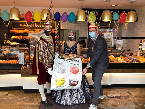 Benedikt Goeken mit dem Prinzenpaar, Prinz Stefan und Prinzessin Anja. - © Brakel Radau