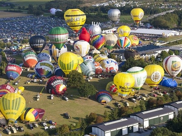 Bei der internationalen Montgolfiade in Warstein starten bis zu 200 Heißluftballons gleichzeitig. - © FOTO: PR
