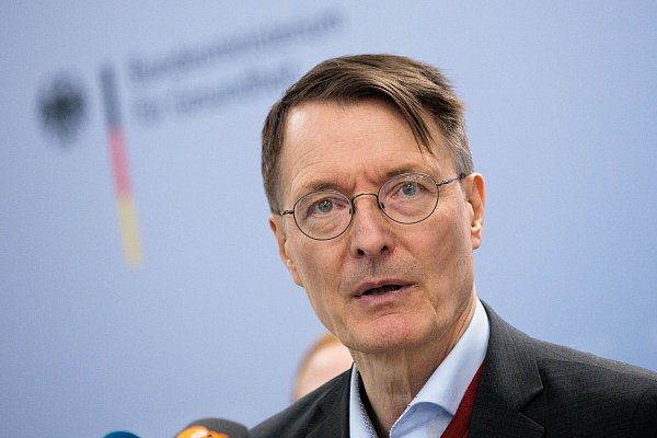 Die Krankenhausreform in NRW hätte als Blaupause für ganz Deutschland dienen können, doch Bundesgesundheitsminister Karl Lauterbach hat diese Chance verpasst. - © Carsten Koall/dpa