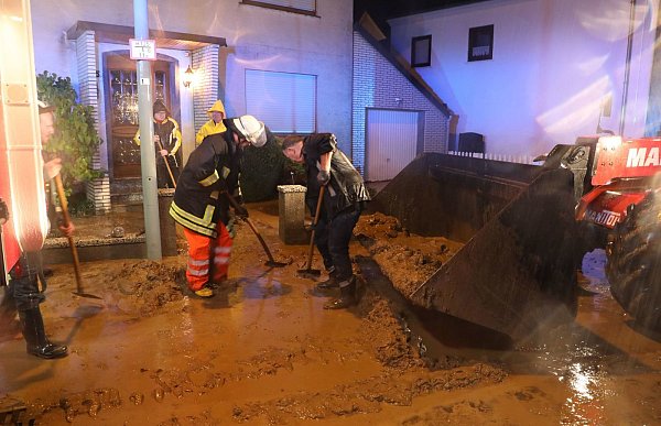 Ein Grund für die erneut hohe Anzahl der Feuerwehreinsätze ist einmal mehr das Wetter. Hier ein Bild von einem Einsatz im Oktober in Hembsen. - © Simone Flörke