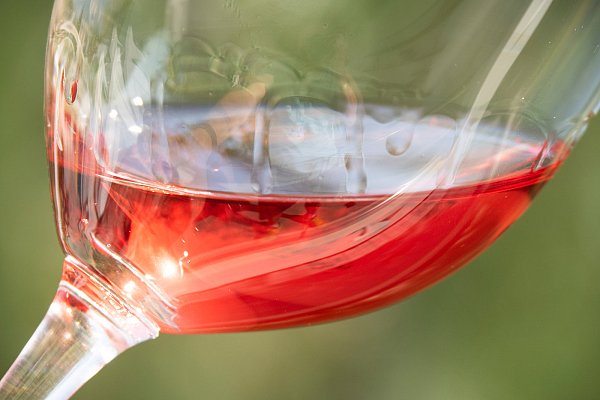 Wohl bekomms: Rosé aus der Kellerei Zambartas. - © Andreas Drouve