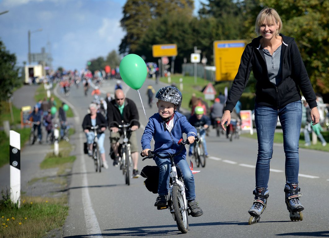 Mit Programm Radfahrer und Skater erobern die B 61 nw.de Mit Programm Radfahrer und Skater erobern die B 61 nw.de