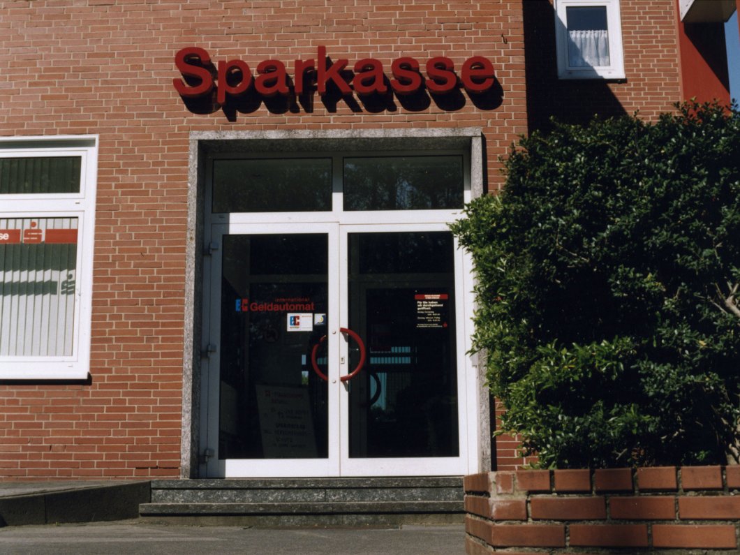 In dieser Sparkassen-Filiale gibt es seit Dienstag nur noch ...